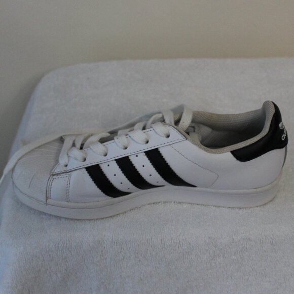 ADIDAS SUPERSTAR UNISEX SNEAKERS SIZE 4-1/2 WHITE WITH BLACK ACCENTS - Picture 4 of 8